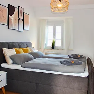 Penthouse - Zentral, Geraeumig, Kueche, Waschmaschine, Netflix Apartment