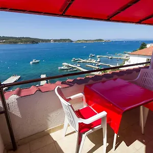 Suzana , Supetarska Draga Kroatien